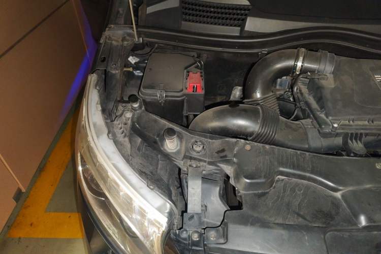 Used Mercedes-Benz Vito 2021 2.0T Business Version 7 Seats Engine Bay Right