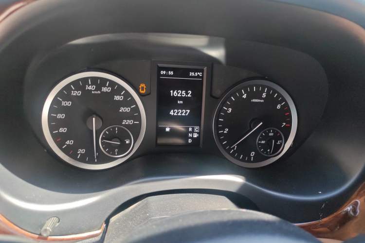 Used Mercedes-Benz Vito  Odometer Close Up