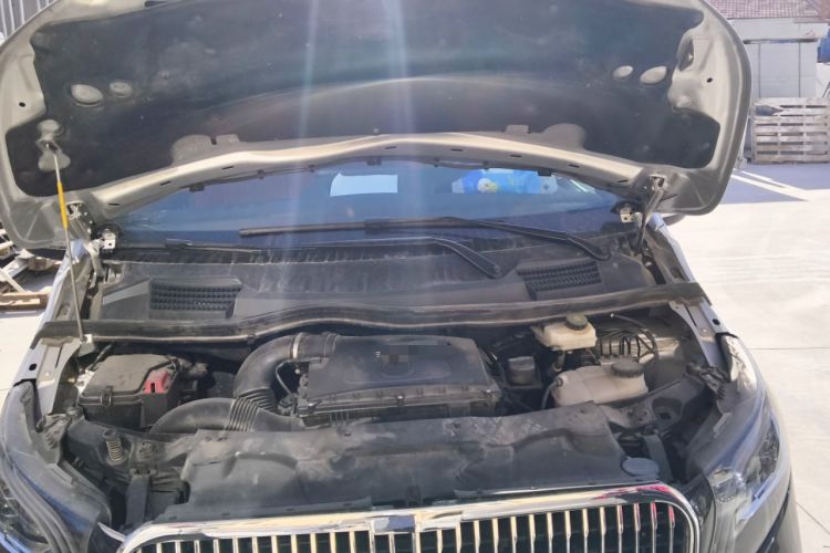 Used Mercedes-Benz Vito 2021 2.0T Elite Version 7 Seats Engine Bay