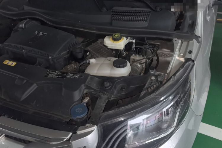 Used Mercedes-Benz Vito 2021 2.0T Elite Version 7 Seats Engine Bay Left
