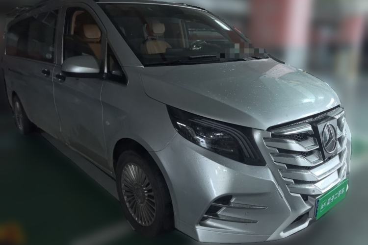 Used Mercedes-Benz Vito 2021 2.0T Elite Version 7 Seats Front Right 45 Deg