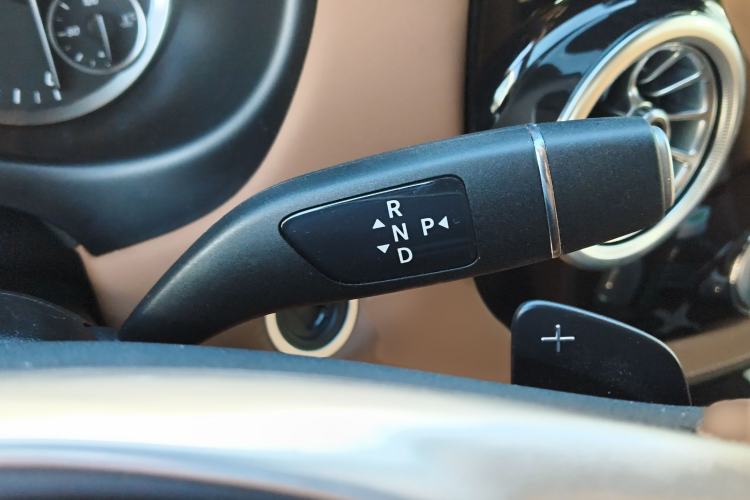 Used Mercedes-Benz Vito 2021 2.0T Elite Version 7 Seats Gear Lever