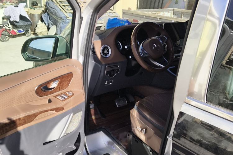Used Mercedes-Benz Vito 2021 2.0T Elite Version 7 Seats Interior 3