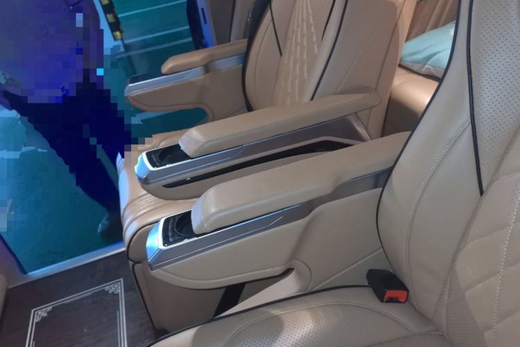 Used Mercedes-Benz Vito 2021 2.0T Elite Version 7 Seats Left Rear Seat