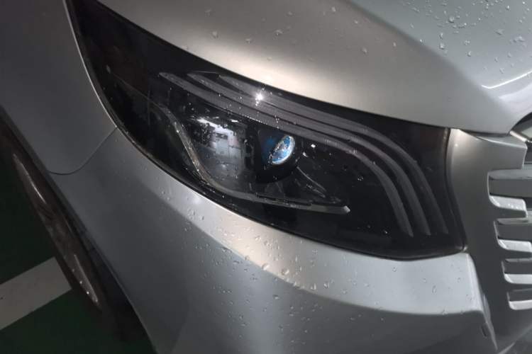 Used Mercedes-Benz Vito 2021 2.0T Elite Version 7 Seats Right Front Headlight