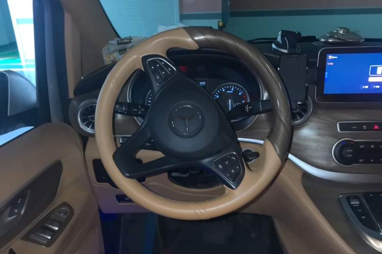 Used Mercedes-Benz Vito 2021 2.0T Elite Version 7 Seats Steering Wheel
