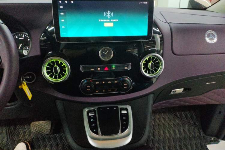 Used Mercedes-Benz Vito 2021 2.0T Elite Version 7 Seats Audio And AC Panel