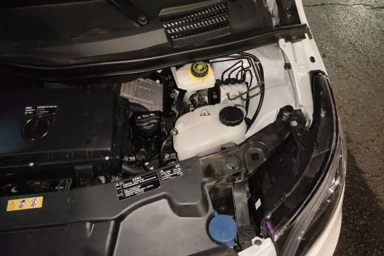 Used Mercedes-Benz Vito 2021 2.0T Elite Version 7 Seats Engine Bay Left