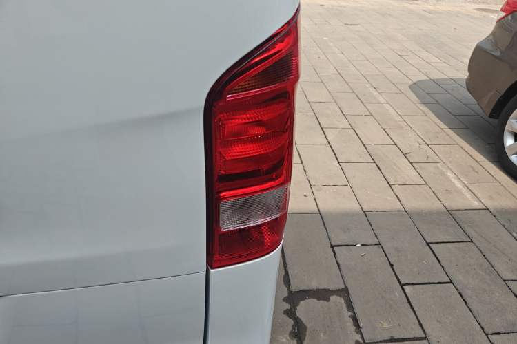 Used Mercedes-Benz Vito 2021 2.0T Business Version 7 Seats Exterior 3