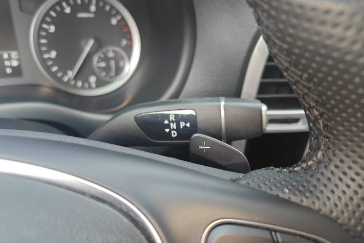 Used Mercedes-Benz Vito 2021 2.0T Business Version 7 Seats Gear Lever