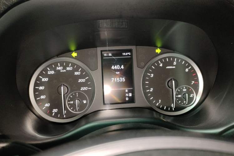 Used Mercedes-Benz Vito 2021 2.0T Elite Version 7 Seats Instrument Cluster