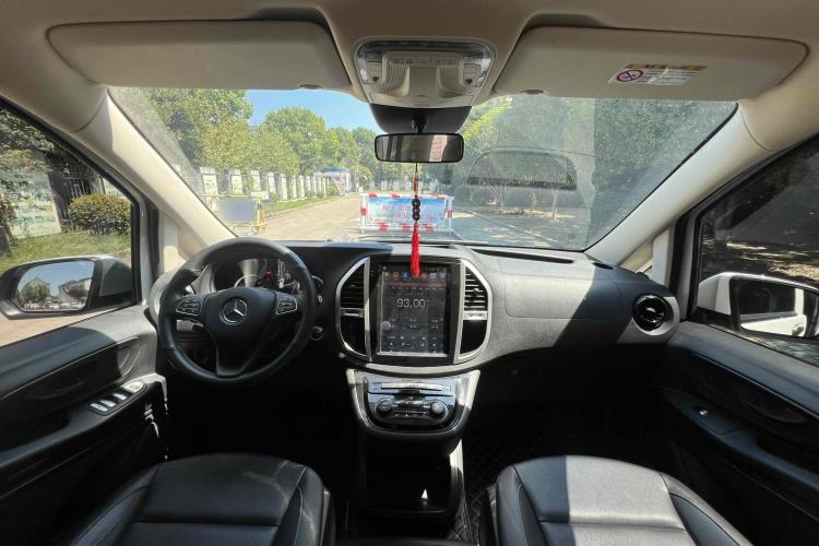 Used Mercedes-Benz Vito 2021 2.0T Elite Version 7 Seats Interior 2