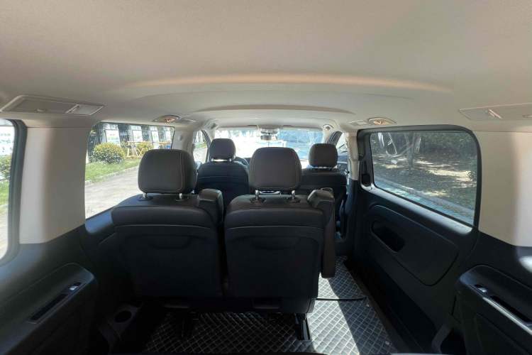 Used Mercedes-Benz Vito 2021 2.0T Elite Version 7 Seats Interior 7