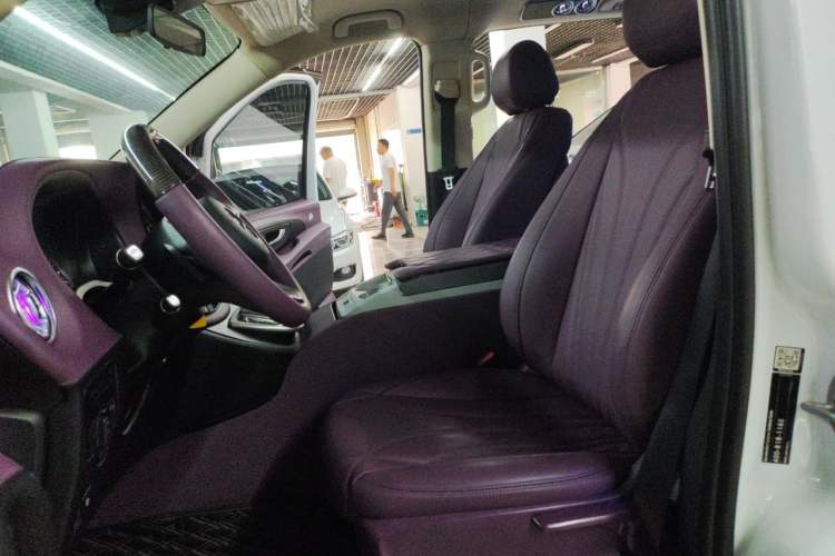 Used Mercedes-Benz Vito 2021 2.0T Elite Version 7 Seats Left Front Seat