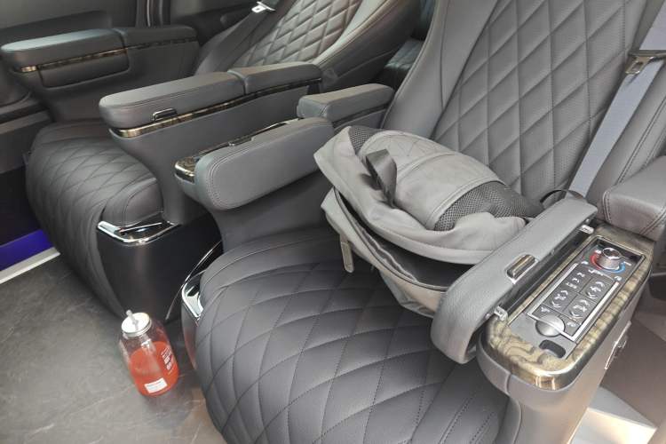 Used Mercedes-Benz Vito 2021 2.0T Business Version 7 Seats Left Rear Seat