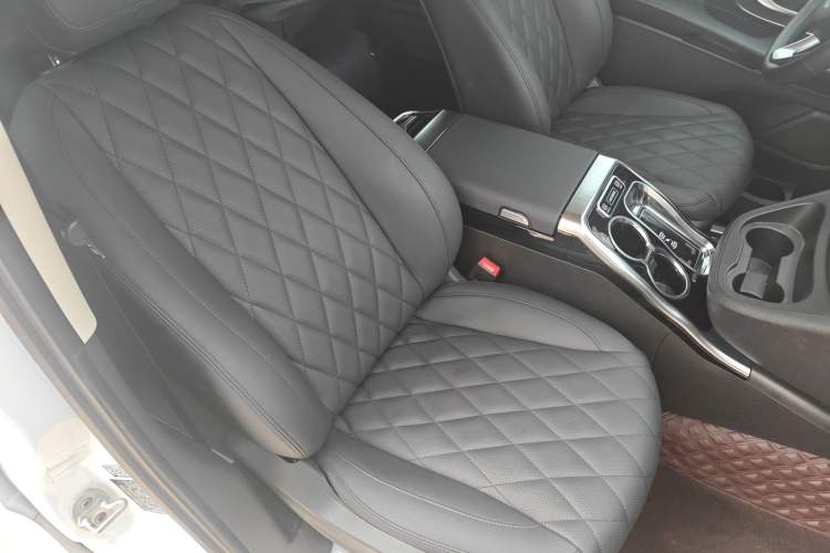 Used Mercedes-Benz Vito 2021 2.0T Business Version 7 Seats Right Front Seat