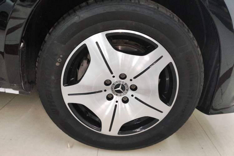 Used Mercedes-Benz Vito 2021 2.0T Elite Version 7 Seats Right Front Wheel Hub
