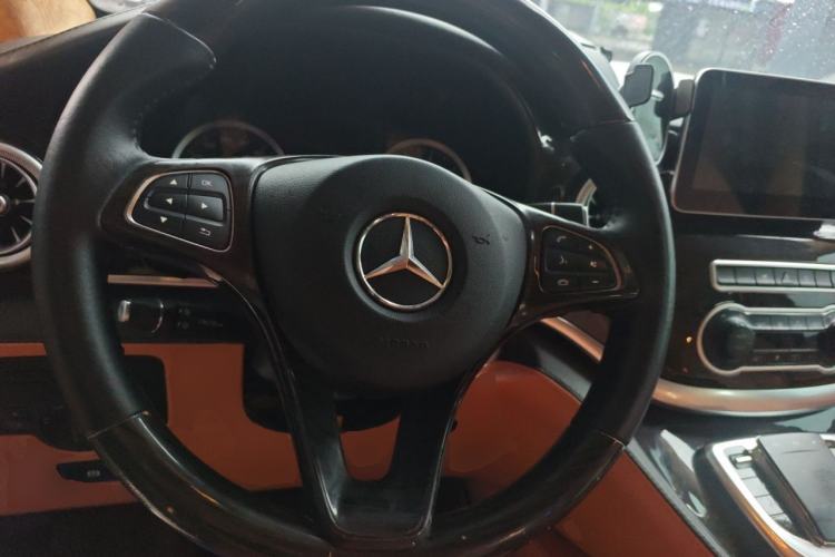 Used Mercedes-Benz Vito 2021 2.0T Elite Version 7 Seats Steering Wheel