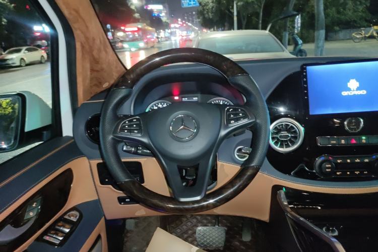 Used Mercedes-Benz Vito 2021 2.0T Elite Version 7 Seats Steering Wheel