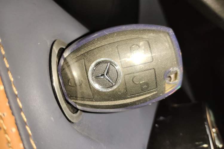 Used Mercedes-Benz Vito 2021 2.0T Elite Version 7 Seats Vehicle Key