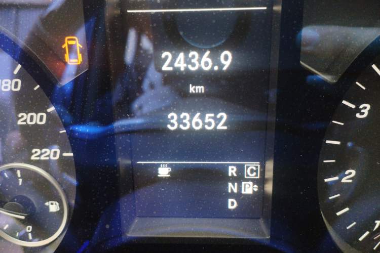 Used Mercedes-Benz Vito  Odometer Close Up