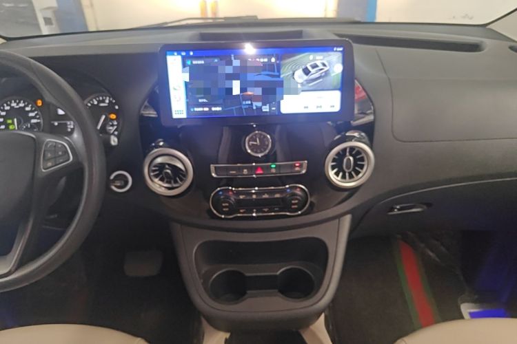 Used Mercedes-Benz Vito 2023 2.0T Elite Version 7 Seats Audio And AC Panel
