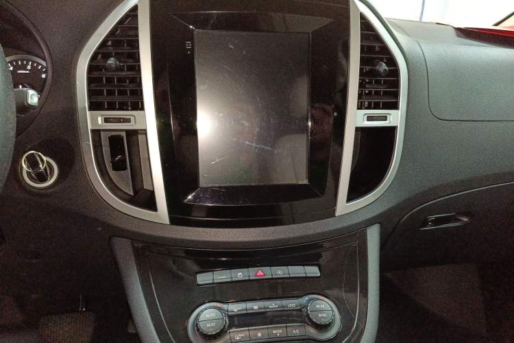 Used Mercedes-Benz Vito 2023 2.0T Elite Version 7 Seats Audio And AC Panel