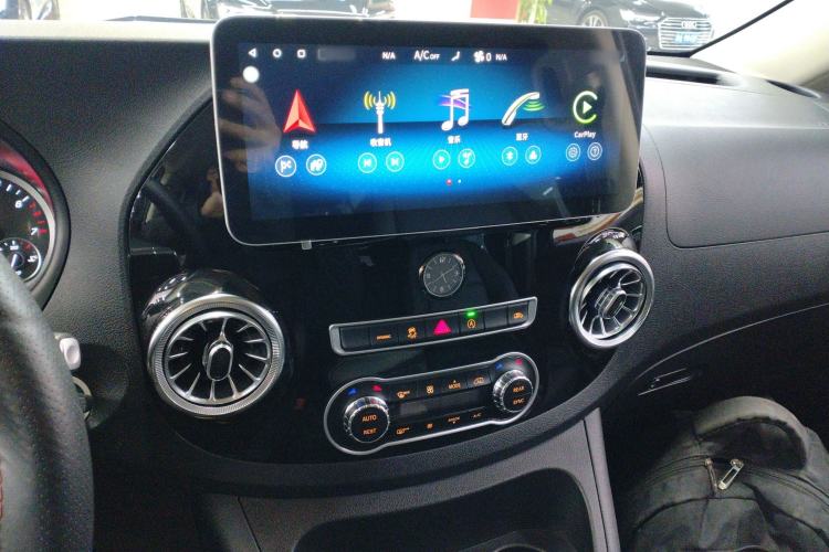 Used Mercedes-Benz Vito 2023 2.0T Business Version 7 Seats Audio And AC Panel