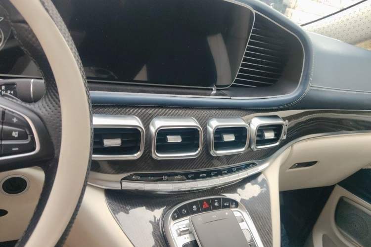 Used Mercedes-Benz Vito 2023 2.0T Business Version 7 Seats Audio And AC Panel