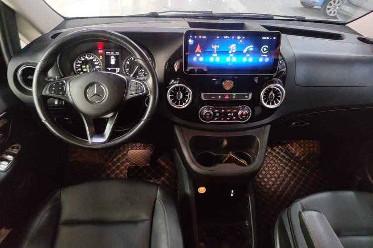 Used Mercedes-Benz Vito 2023 2.0T Business Version 7 Seats Audio And AC Panel
