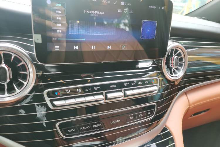 Used Mercedes-Benz Vito  Audio And AC Panel