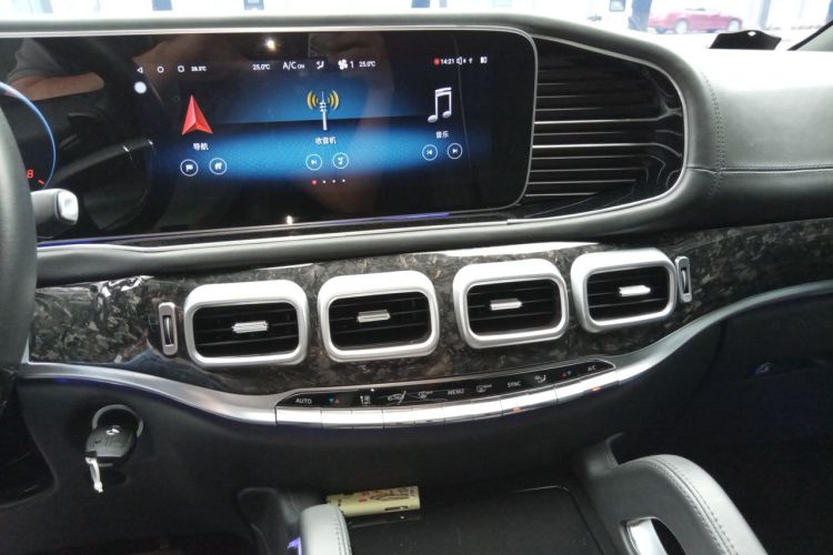 Used Mercedes-Benz Vito 2023 2.0T Elite Version 7 Seats Audio And AC Panel