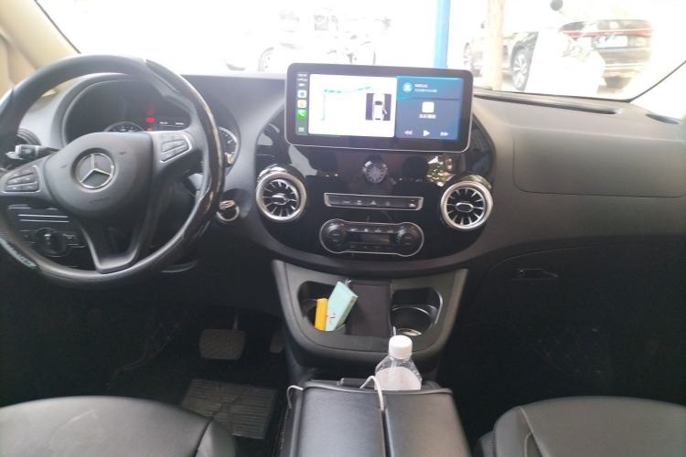 Used Mercedes-Benz Vito 2023 2.0T Elite Version 7 Seats Center Console