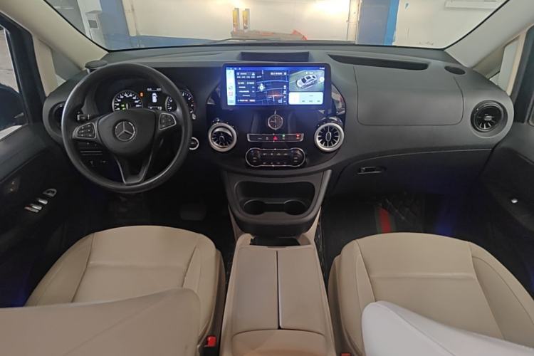 Used Mercedes-Benz Vito 2023 2.0T Elite Version 7 Seats Center Console