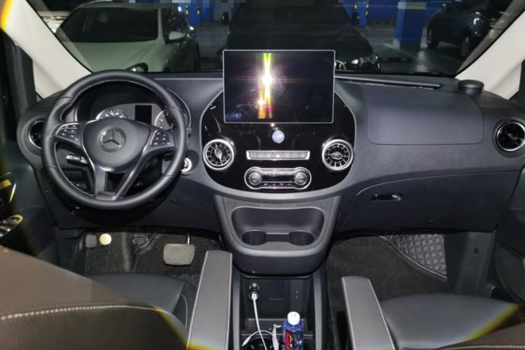 Used Mercedes-Benz Vito 2023 2.0T Business Version 7 Seats Center Console