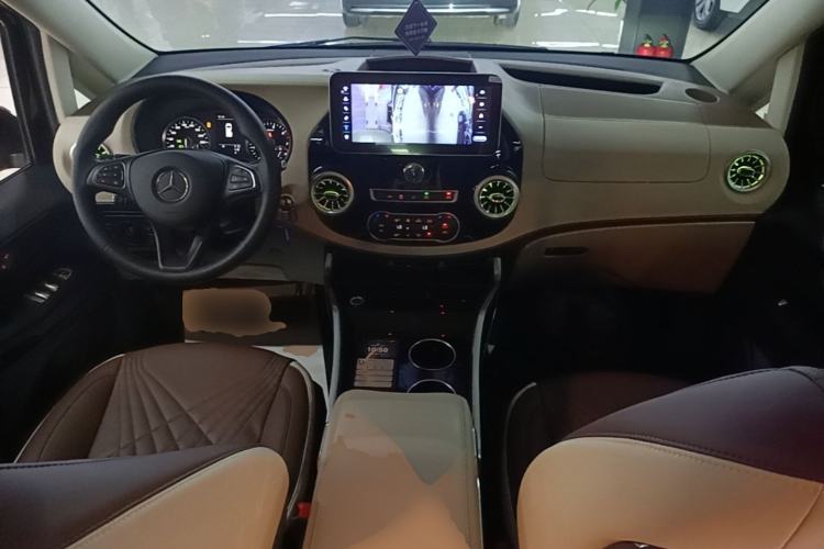 Used Mercedes-Benz Vito 2023 2.0T Elite Version 7 Seats Center Console