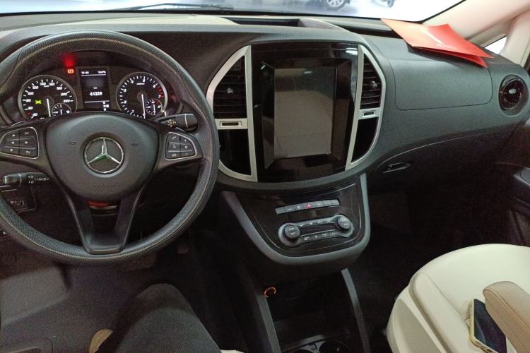 Used Mercedes-Benz Vito 2023 2.0T Elite Version 7 Seats Center Console