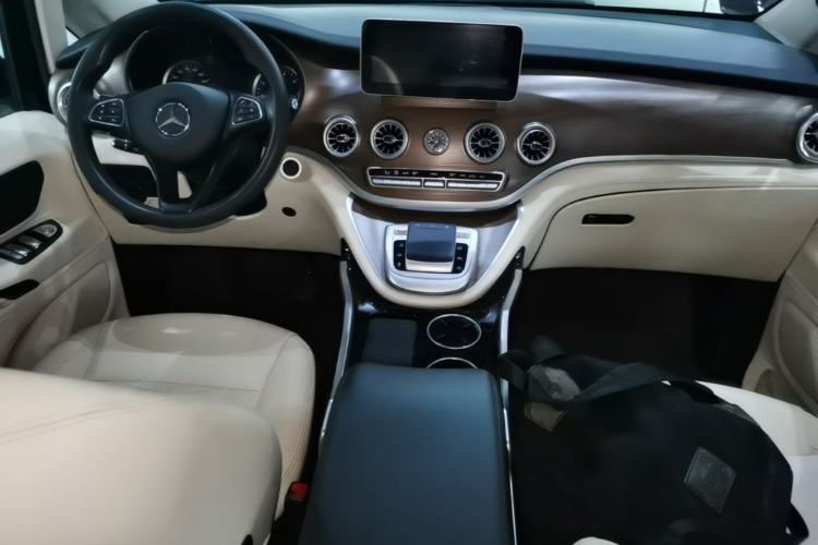Used Mercedes-Benz Vito 2023 2.0T Elite Version 7 Seats Center Console
