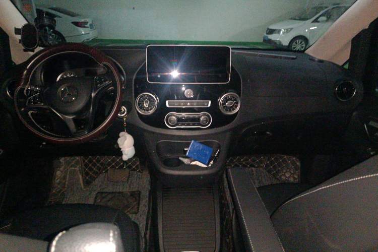 Used Mercedes-Benz Vito 2023 2.0T Business Version 7 Seats Center Console