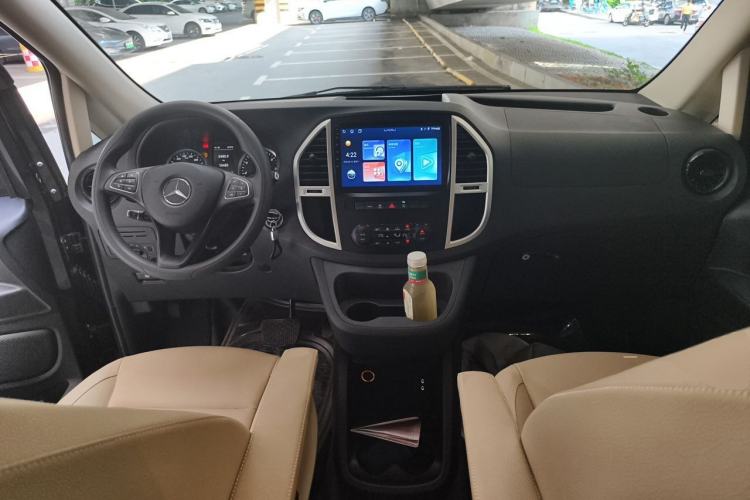 Used Mercedes-Benz Vito 2023 2.0T Elite Version 7 Seats Center Console