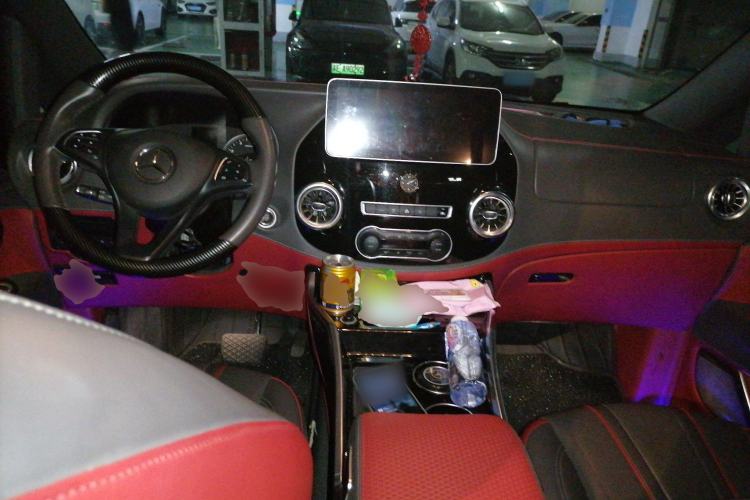 Used Mercedes-Benz Vito 2023 2.0T Elite Version 7 Seats Center Console