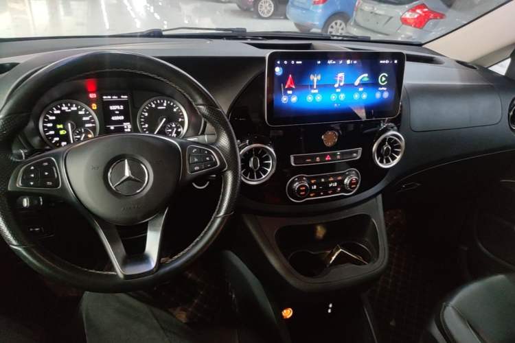 Used Mercedes-Benz Vito 2023 2.0T Business Version 7 Seats Center Console