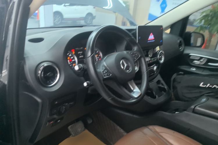 Used Mercedes-Benz Vito 2023 2.0T Business Version 7 Seats Center Console