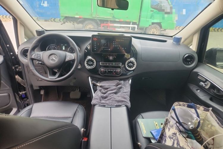 Used Mercedes-Benz Vito 2023 2.0T Elite Version 7 Seats Center Console