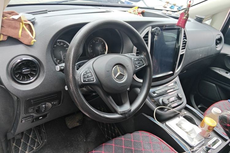 Used Mercedes-Benz Vito 2023 2.0T Elite Version 7 Seats Center Console