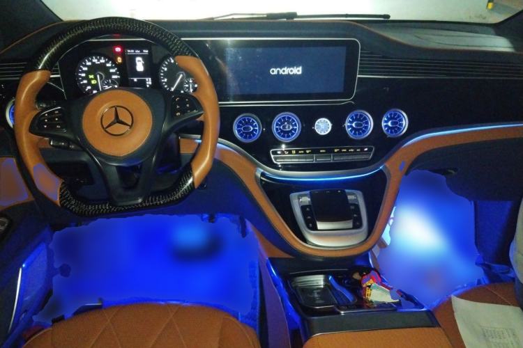 Used Mercedes-Benz Vito 2023 2.0T Business Version 7 Seats Center Console