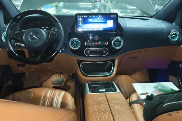 Used Mercedes-Benz Vito 2023 2.0T Elite Version 7 Seats Center Console