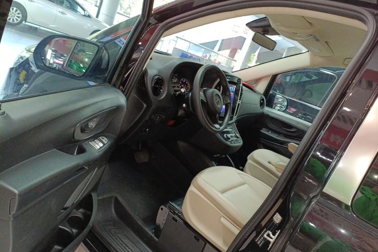 Used Mercedes-Benz Vito 2023 2.0T Elite Version 7 Seats Driver Seat