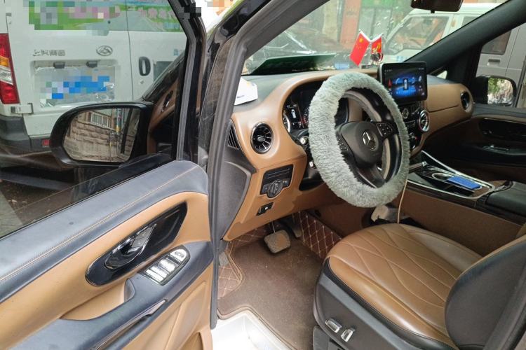 Used Mercedes-Benz Vito 2023 2.0T Elite Version 7 Seats Driver Seat