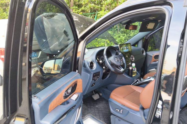 Used Mercedes-Benz Vito 2023 2.0T Business Version 7 Seats Driver Seat